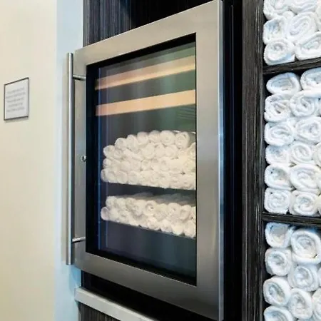 Hanza Tower 5 Stars 아파트 *