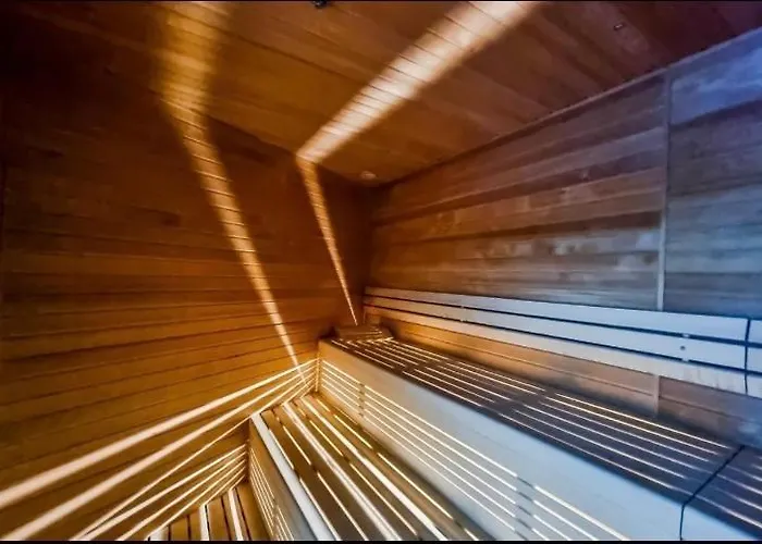 Hanza Tower 5 Stars アパート